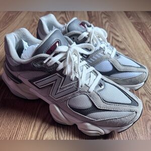 New Balance Womans 530 Style Gray & White Sneakers